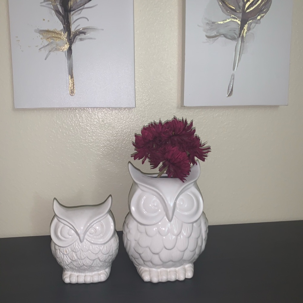 Owl statue and coin bank decor